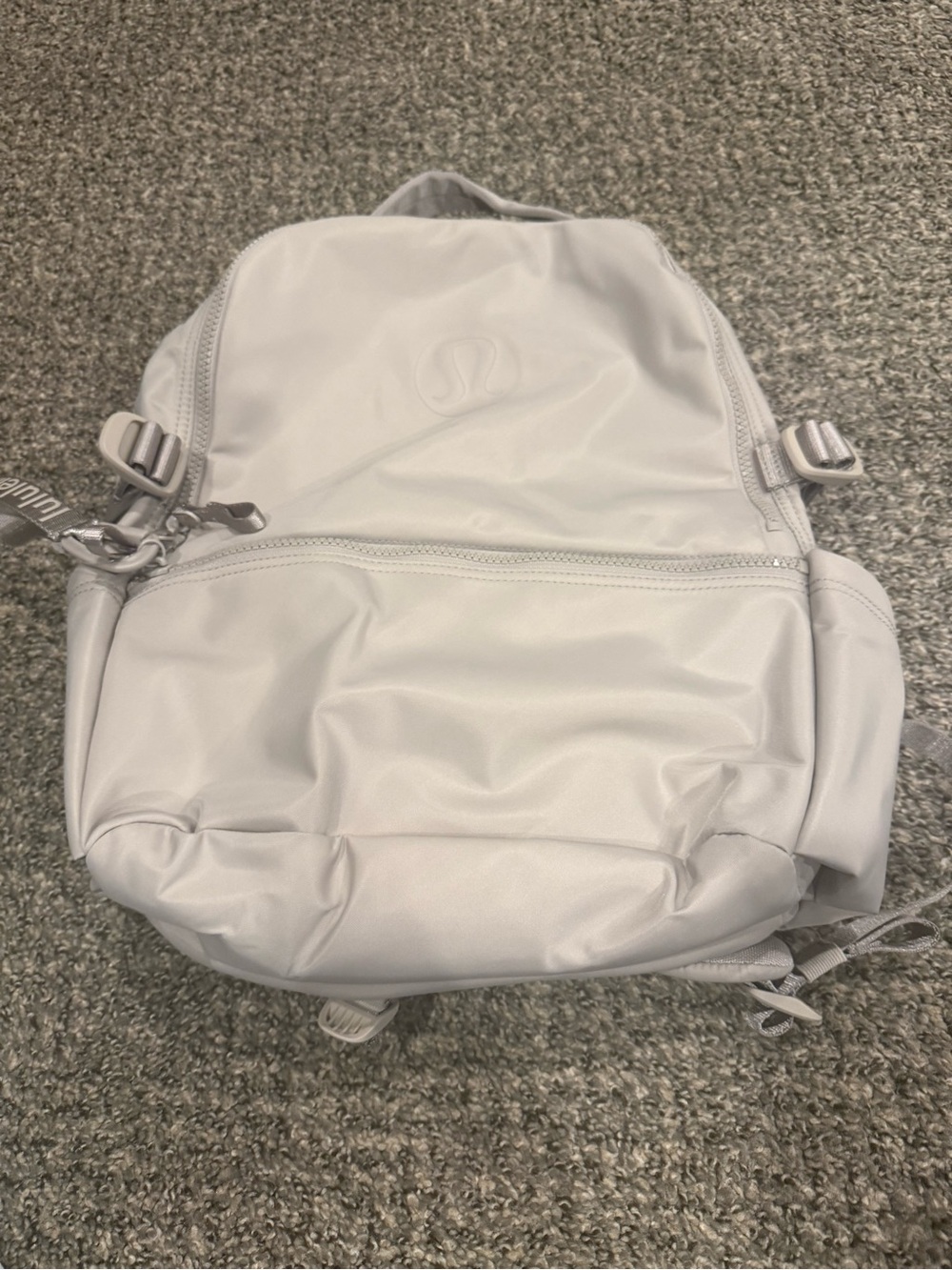 lululemon New Crew Backpack 22L - Downtown Tan/Khaki - Picture 2 of 3